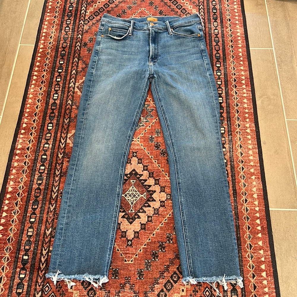 Mother The Mid Rise Dazzler Ankle Fray. Size 29. Medium wash.